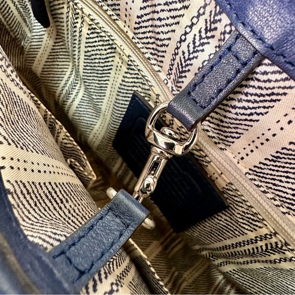 Coach Legacy Vintage Straw Tote in Natural with Navy Leather Trim and Turnlock - Picture 15 of 17